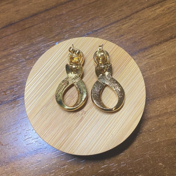 Avon Vintage Sparkling Infinity Twist Gold Earrings - Picture 3 of 4